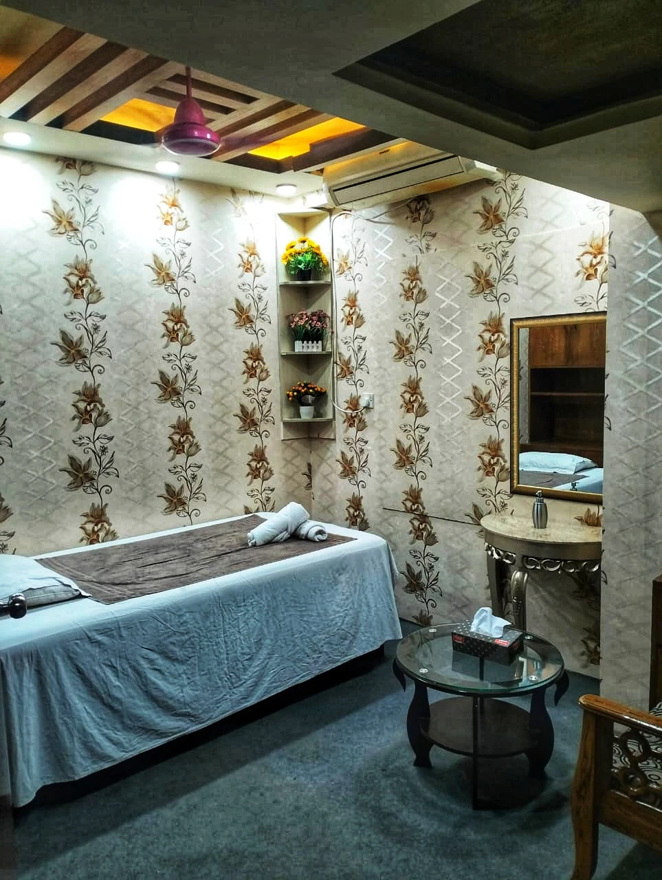 Spa massage room at Frozen Thai Spa Dhanmondi